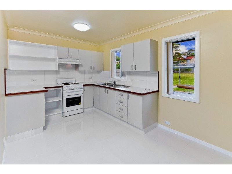 33 Spencer Street, Mannering Park NSW 2259