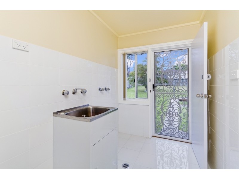 33 Spencer Street, Mannering Park NSW 2259