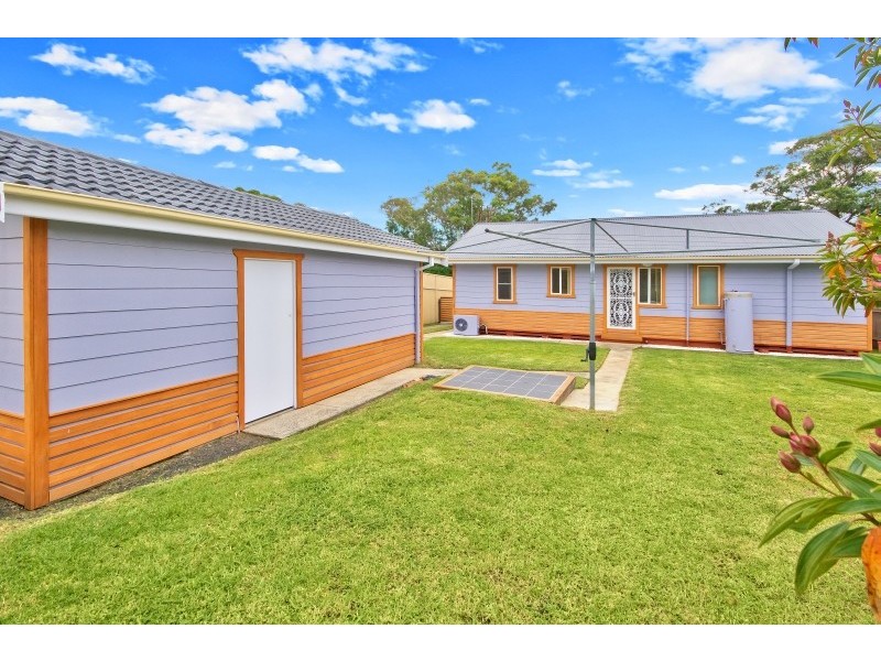 33 Spencer Street, Mannering Park NSW 2259