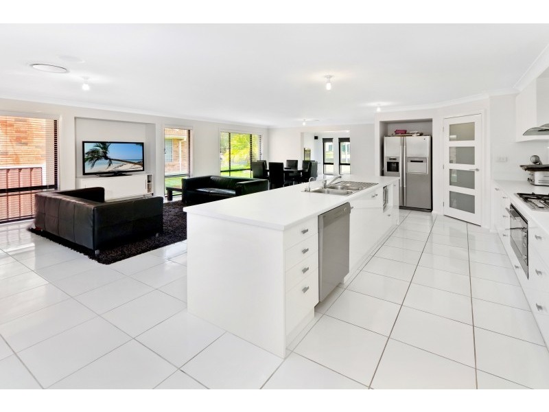 15 Birrabang Avenue, Summerland Point NSW 2259