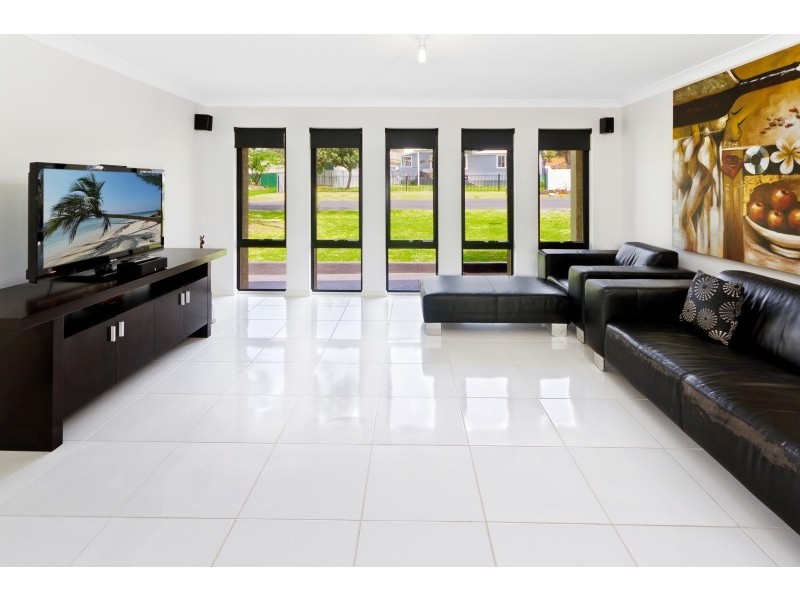 15 Birrabang Avenue, Summerland Point NSW 2259