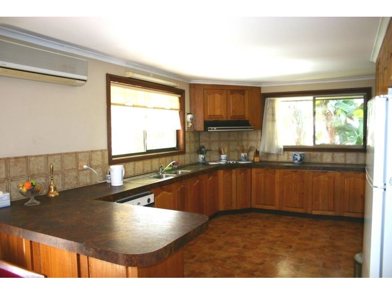 4 Kevin Street, Mannering Park NSW 2259