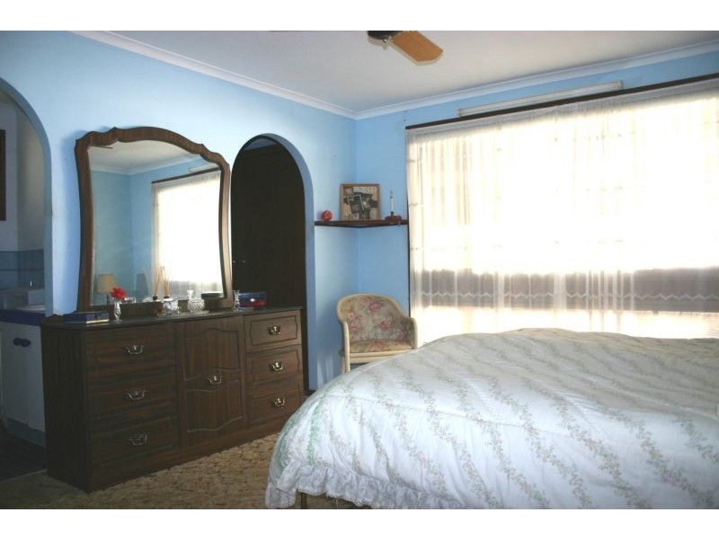 4 Kevin Street, Mannering Park NSW 2259