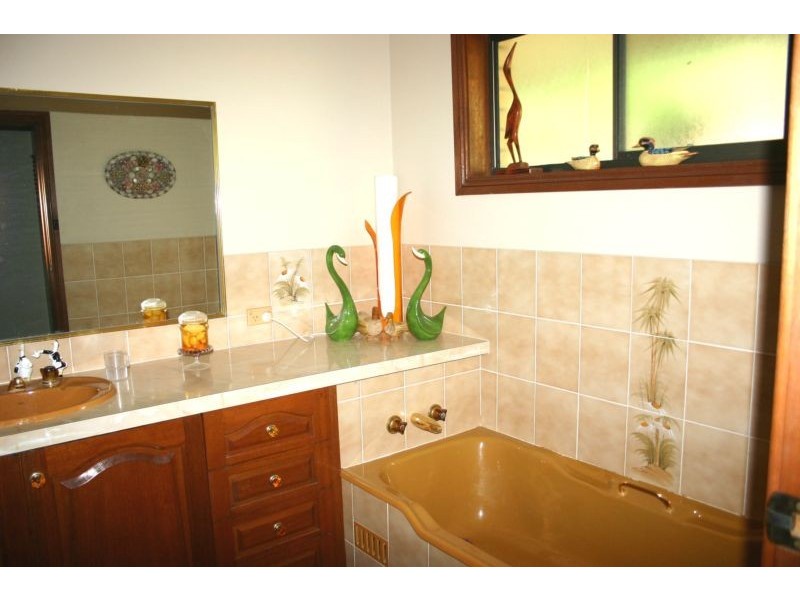 4 Kevin Street, Mannering Park NSW 2259