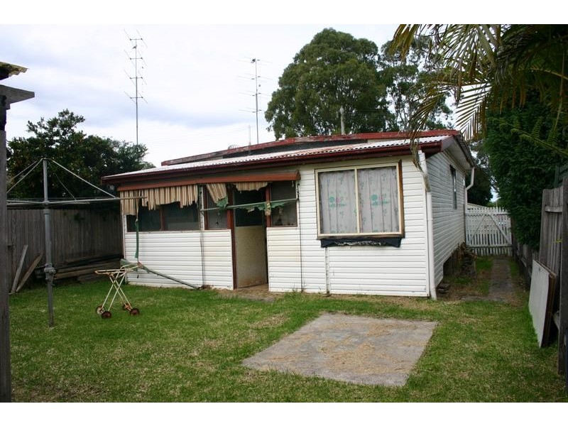 37 Ravenswood Street, Mannering Park NSW 2259
