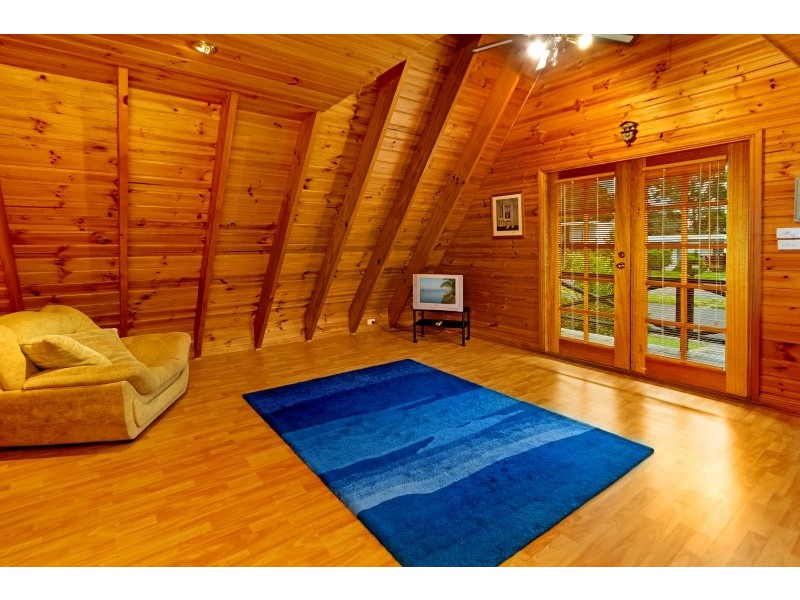 115 Cams Boulevard, Summerland Point NSW 2259