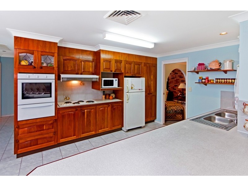 13 Birrabang Avenue, Summerland Point NSW 2259