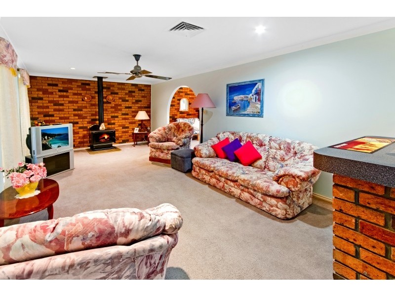 13 Birrabang Avenue, Summerland Point NSW 2259