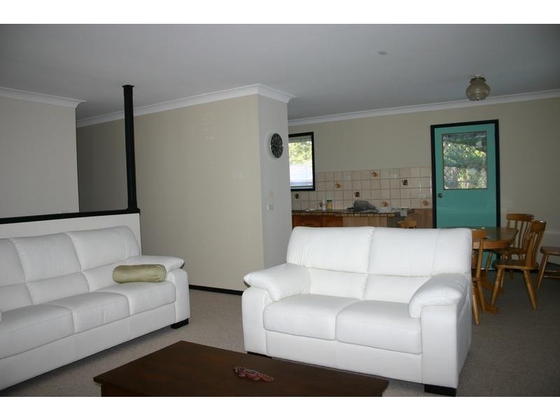 2 Cudgee Avenue, Summerland Point NSW 2259