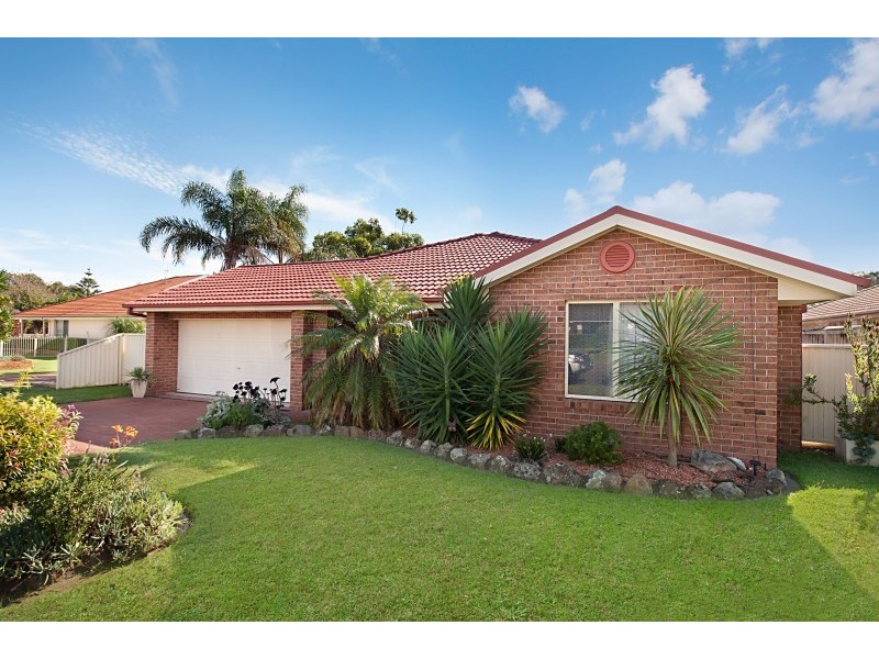 10 Mainsail Court, Lake Munmorah NSW 2259