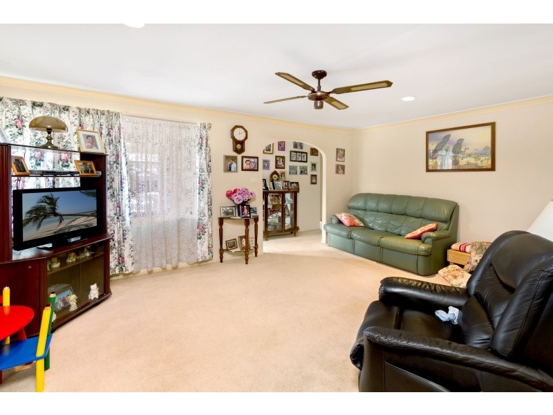 31 Ravenswood Street, Mannering Park NSW 2259