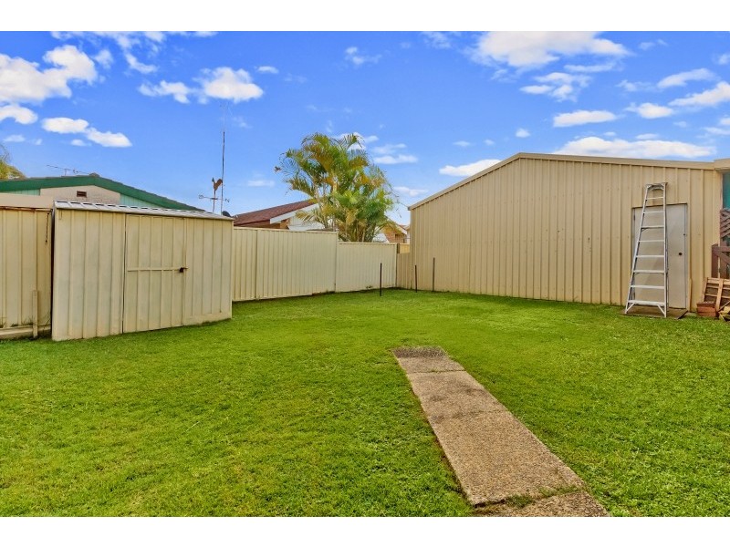 31 Ravenswood Street, Mannering Park NSW 2259
