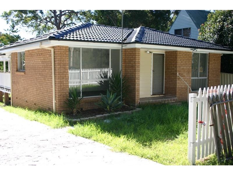 22 Griffith Street, Mannering Park NSW 2259