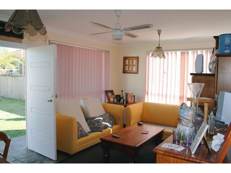 10 MARMION STREET, Mannering Park NSW 2259