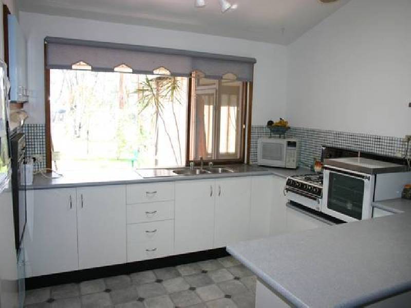 18 Harwood Close, Mannering Park NSW 2259