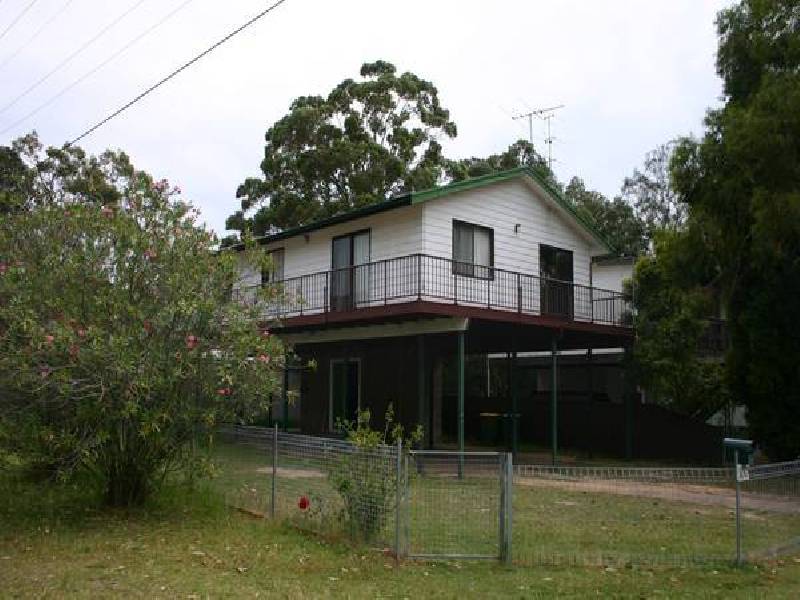 100 CAMS BOULEVARDE, Summerland Point NSW 2259