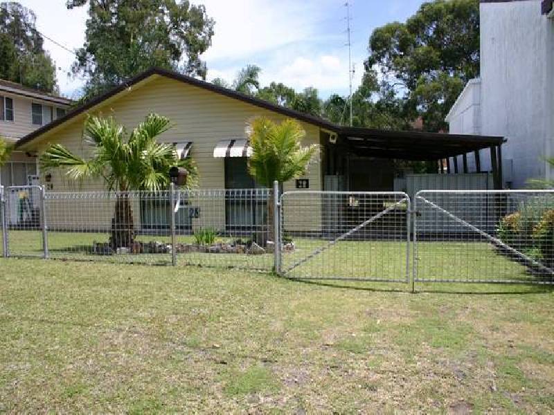 28 Murrumbong Road, Summerland Point NSW 2259