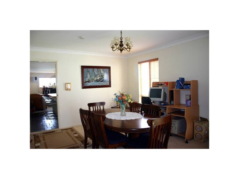 38 Ravenswood Street, Mannering Park NSW 2259
