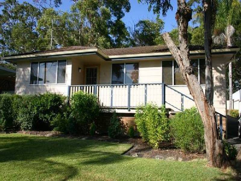 33 Yeramba Road, Summerland Point NSW 2259