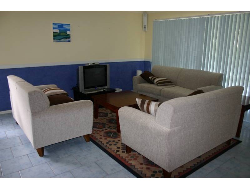 42 Gymea Crescent, Mannering Park NSW 2259