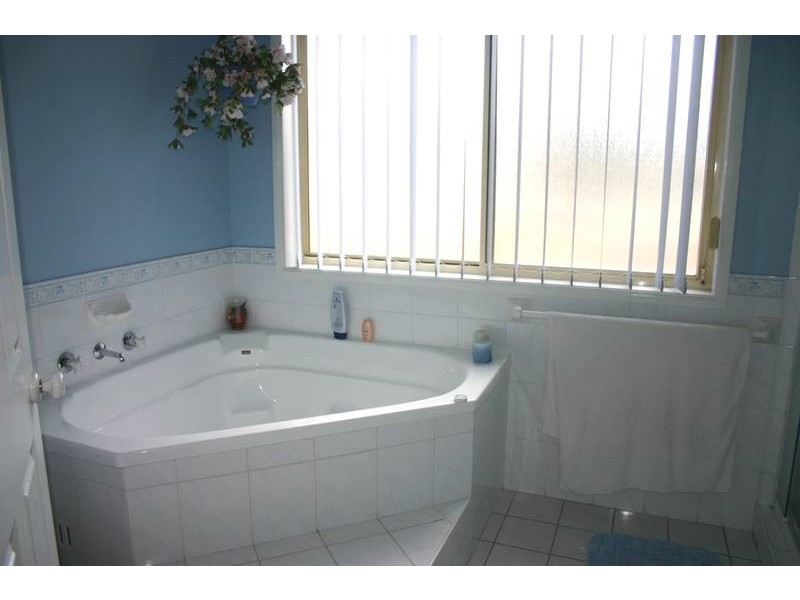 3 ANCHORAGE CIRCLE, Summerland Point NSW 2259