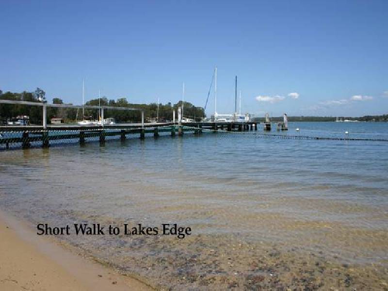 5 Warwick Avenue, Mannering Park NSW 2259