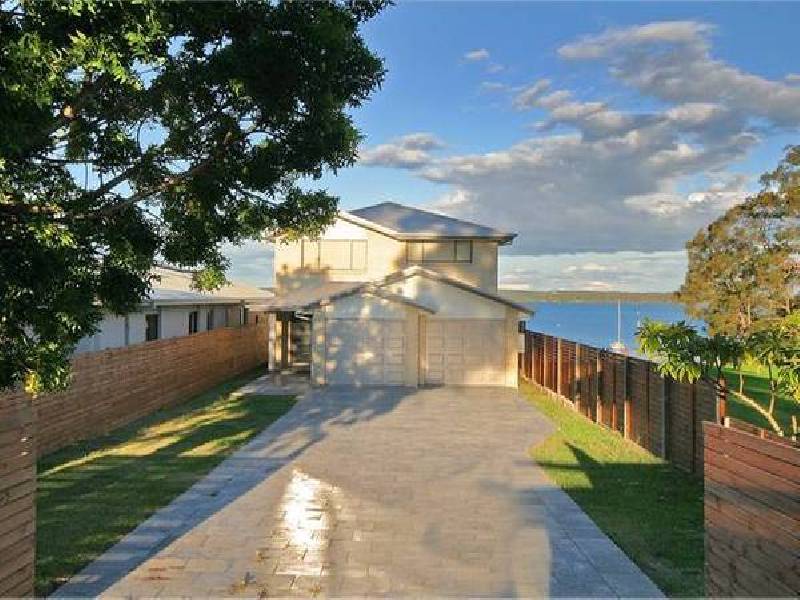 Montrose Street, Mannering Park NSW 2259