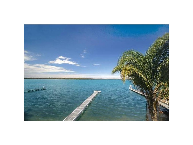 Montrose Street, Mannering Park NSW 2259