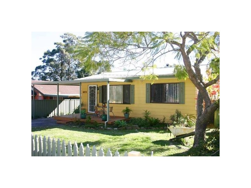 80 Griffith Street, Mannering Park NSW 2259