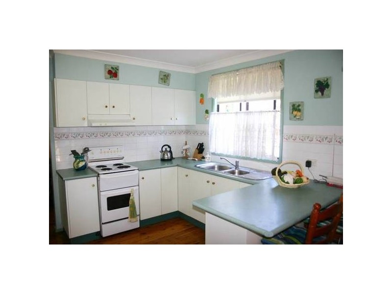 80 Griffith Street, Mannering Park NSW 2259