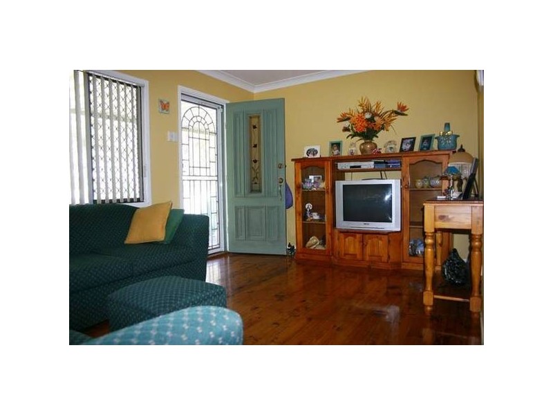 80 Griffith Street, Mannering Park NSW 2259