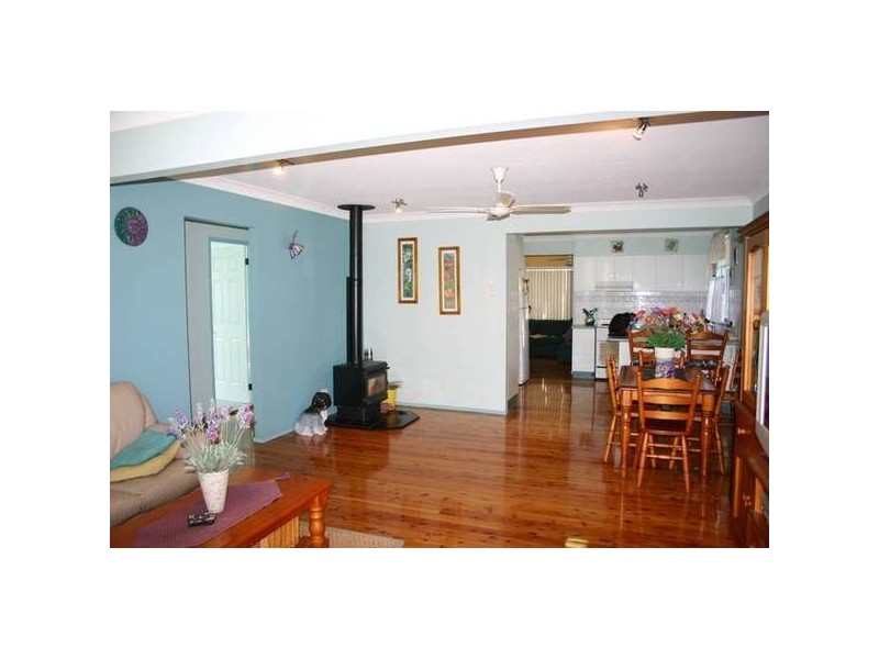 80 Griffith Street, Mannering Park NSW 2259