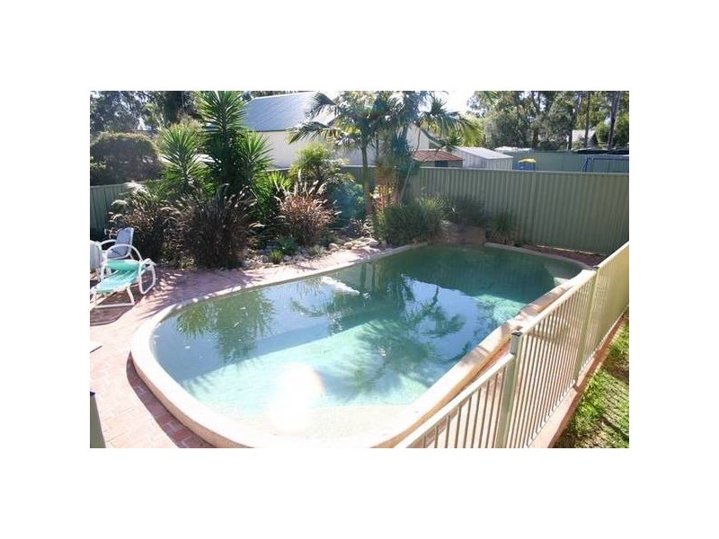 80 Griffith Street, Mannering Park NSW 2259