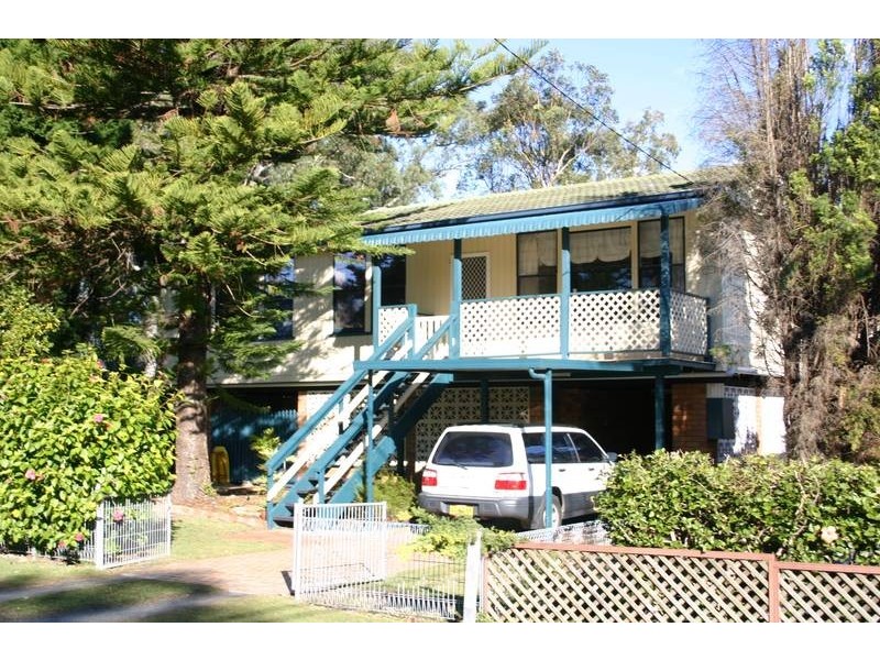 9 Waverley Road, Mannering Park NSW 2259