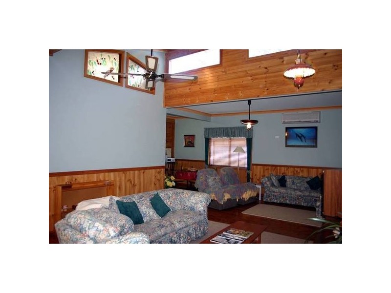 35 Murrumbong Avenue, Summerland Point NSW 2259