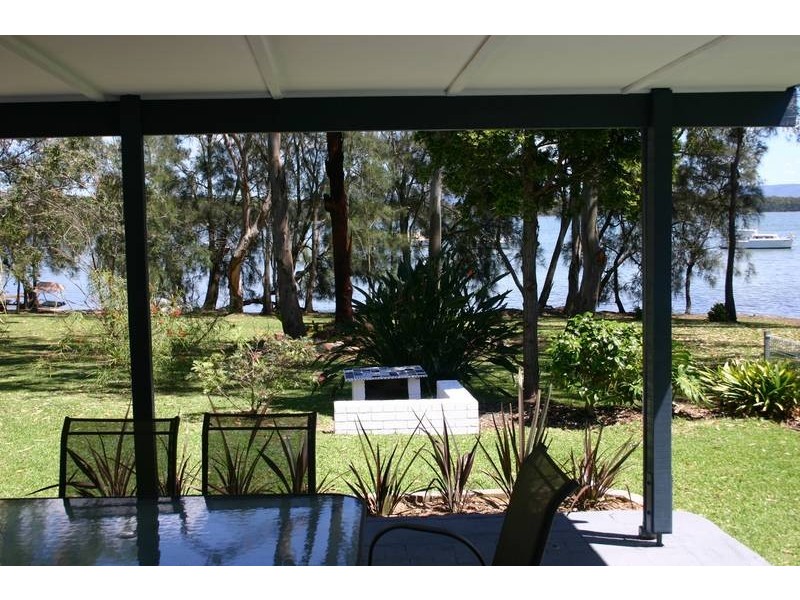 18 Harwood Close, Mannering Park NSW 2259