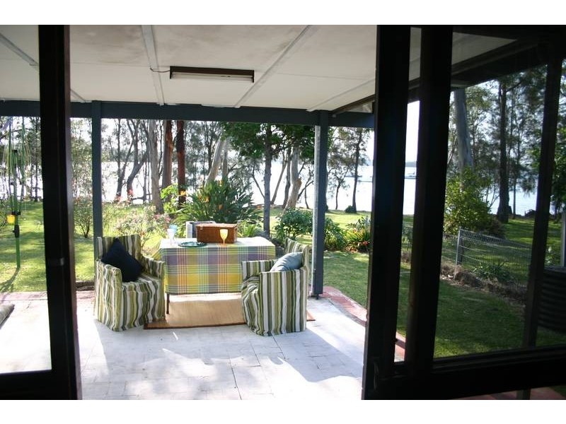 18 Harwood Close, Mannering Park NSW 2259