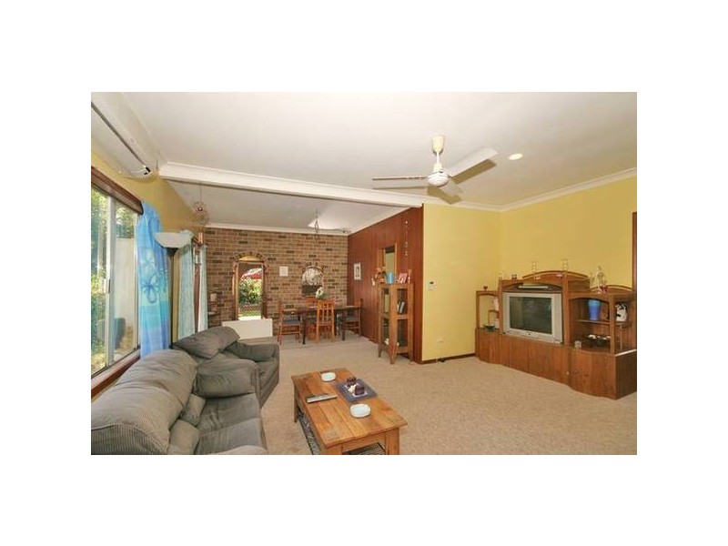 1 The Cut, Mannering Park NSW 2259