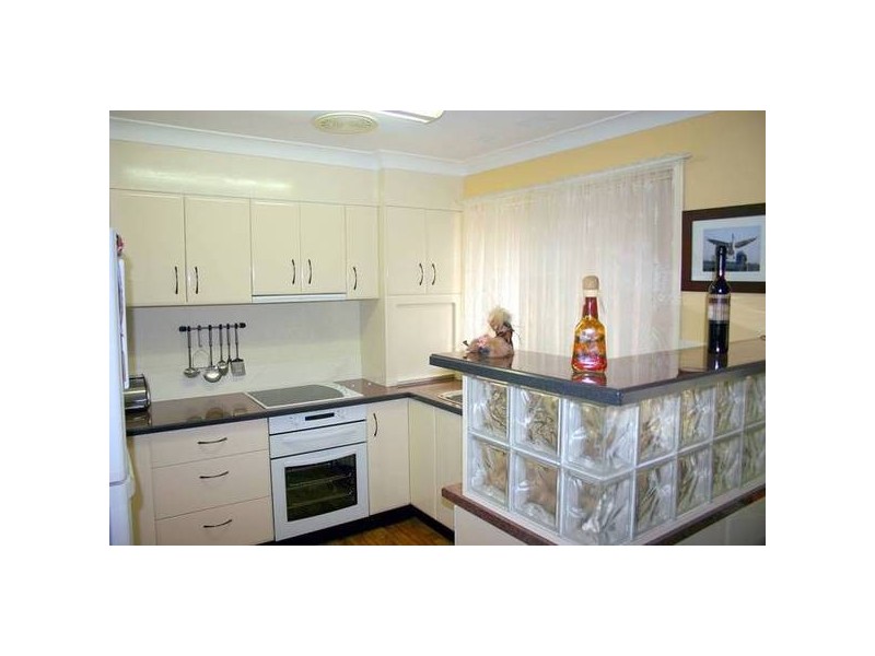 13 Kevin Street, Mannering Park NSW 2259