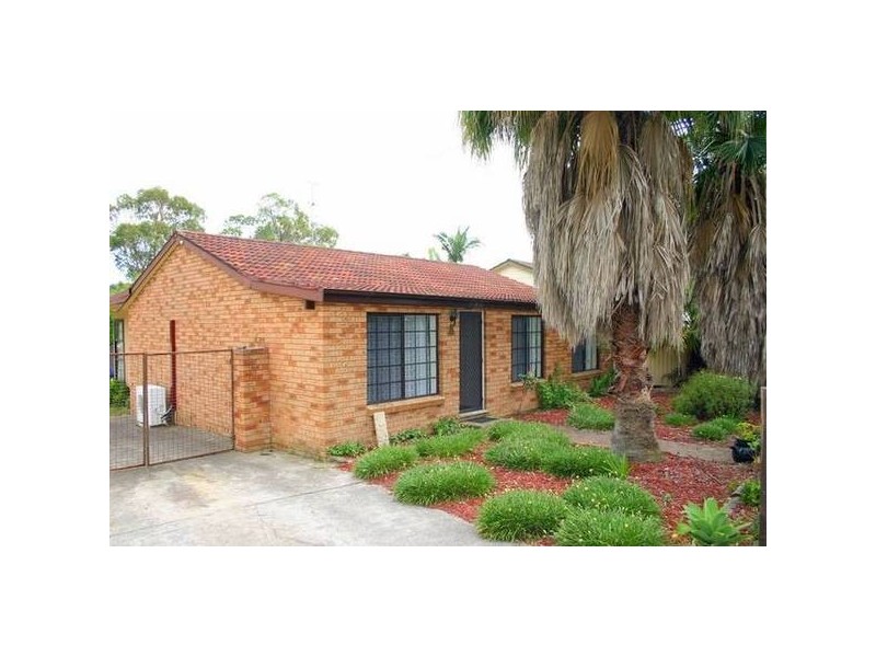 8 Catherine Street, Mannering Park NSW 2259