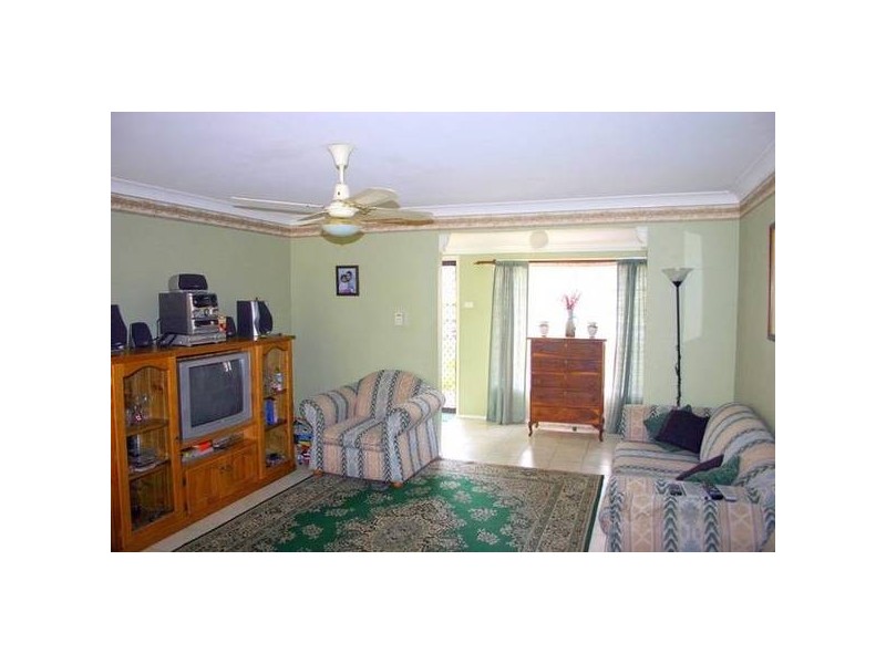 8 Catherine Street, Mannering Park NSW 2259