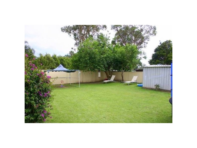 8 Catherine Street, Mannering Park NSW 2259
