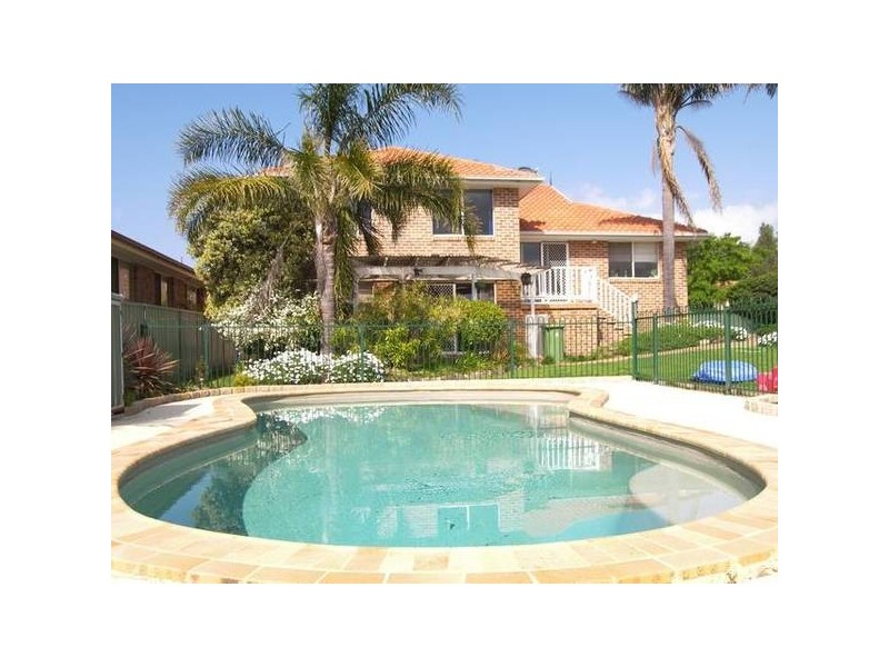 1 Samantha Close, Kanwal NSW 2259