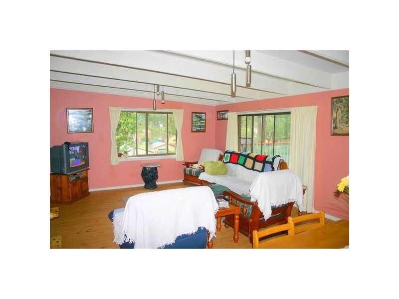 18 Lake Street, Wyee Point NSW 2259