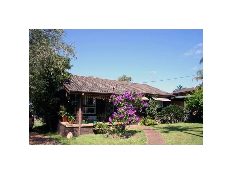 18 Yackerboom Avenue, Buff Point NSW 2262