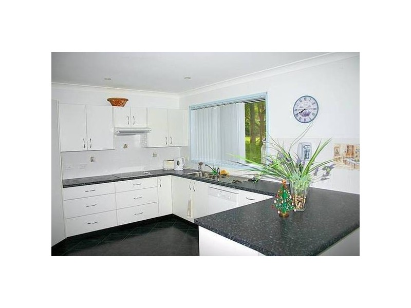 2 Kenneth Place, Mannering Park NSW 2259