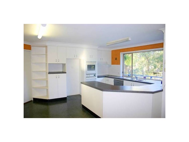 4 SIMMONS CLOSE, Wyee Point NSW 2259