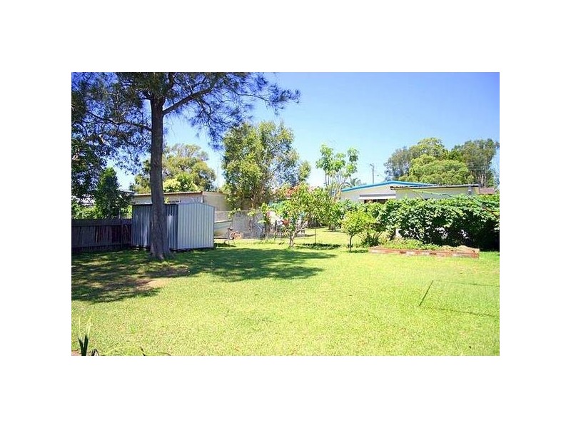 17 Murrumbong Road, Summerland Point NSW 2259