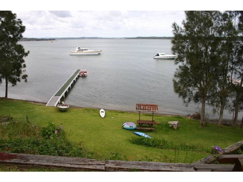 6 Bambury Avenue, Summerland Point NSW 2259