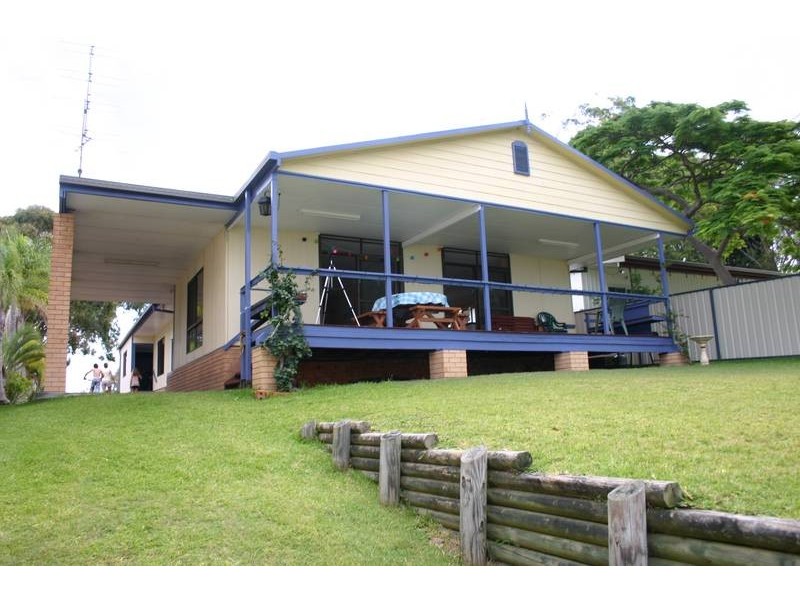 6 Bambury Avenue, Summerland Point NSW 2259